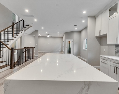 1122 W 16th Street - Photo Thumbnail 18