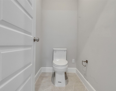 1122 W 16th Street - Photo Thumbnail 35