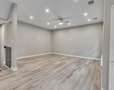 1122 W 16th Street - Photo Thumbnail 13