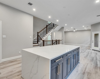 1122 W 16th Street - Photo Thumbnail 20