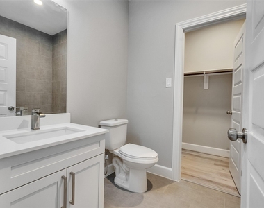 1122 W 16th Street - Photo Thumbnail 27