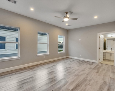 1122 W 16th Street - Photo Thumbnail 29