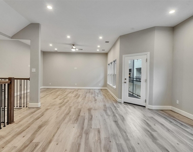 1122 W 16th Street - Photo Thumbnail 16