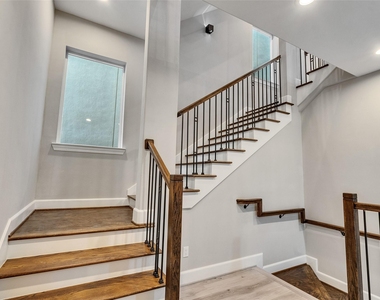 1122 W 16th Street - Photo Thumbnail 7
