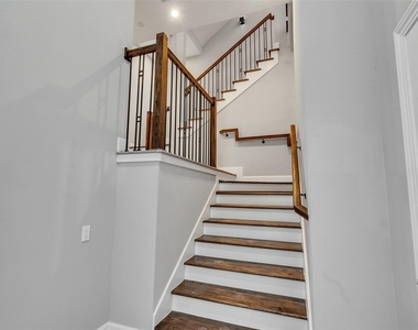 1122 W 16th Street - Photo Thumbnail 2