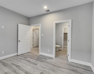 1122 W 16th Street - Photo Thumbnail 26