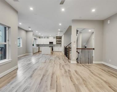 1122 W 16th Street - Photo Thumbnail 10