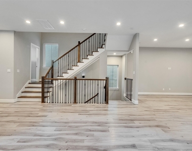 1122 W 16th Street - Photo Thumbnail 14
