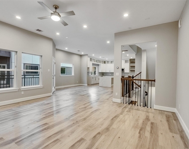 1122 W 16th Street - Photo Thumbnail 11