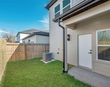 8328 Corinth Street - Photo Thumbnail 19