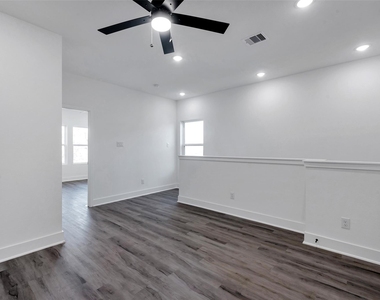 8328 Corinth Street - Photo Thumbnail 3