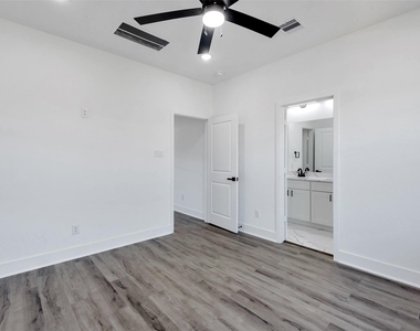 8328 Corinth Street - Photo Thumbnail 7