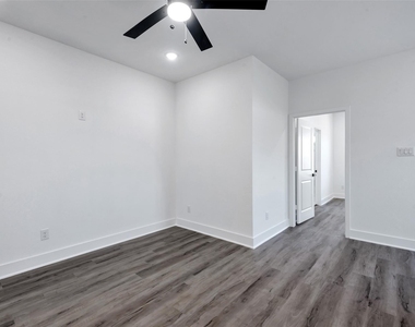 8328 Corinth Street - Photo Thumbnail 4