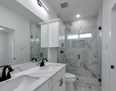 8328 Corinth Street - Photo Thumbnail 9
