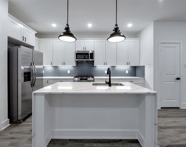 8328 Corinth Street - Photo Thumbnail 17