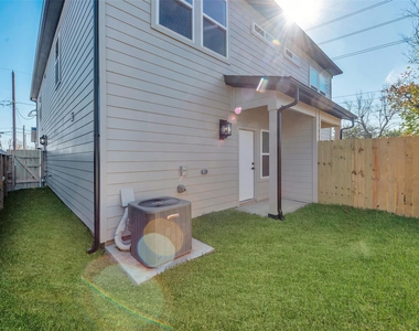 8328 Corinth Street - Photo Thumbnail 20