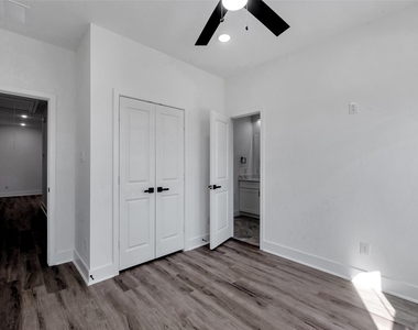 8328 Corinth Street - Photo Thumbnail 13