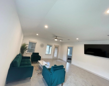 3902 Itzle Island Court - Photo Thumbnail 8