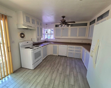 17308 Valley Lane - Photo Thumbnail 5
