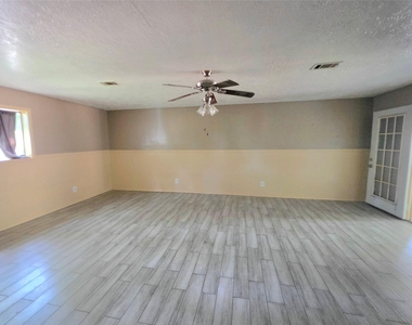 17308 Valley Lane - Photo Thumbnail 7