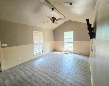 17308 Valley Lane - Photo Thumbnail 3