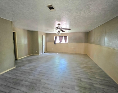 17308 Valley Lane - Photo Thumbnail 8