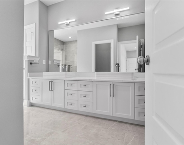 1122 W 16th Street - Photo Thumbnail 19