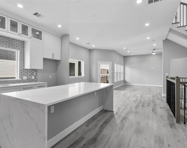 1122 W 16th Street - Photo Thumbnail 14