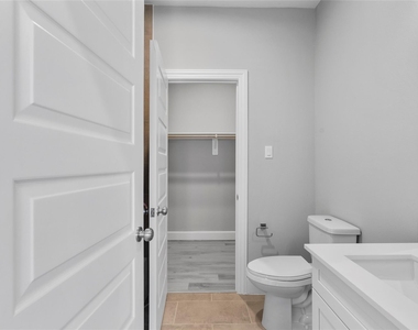 1122 W 16th Street - Photo Thumbnail 27