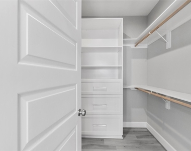 1122 W 16th Street - Photo Thumbnail 22