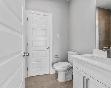 1122 W 16th Street - Photo Thumbnail 26