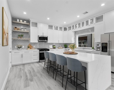 1122 W 16th Street - Photo Thumbnail 12