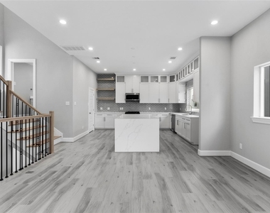 1122 W 16th Street - Photo Thumbnail 11