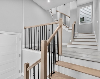 1122 W 16th Street - Photo Thumbnail 1