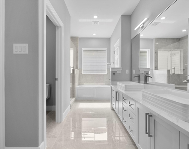 1122 W 16th Street - Photo Thumbnail 20