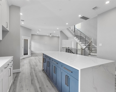 1122 W 16th Street - Photo Thumbnail 15