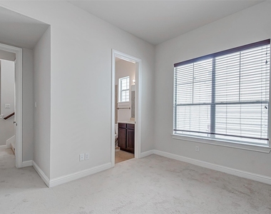 1213 W 15th 1/2 Street - Photo Thumbnail 31
