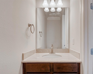 1213 W 15th 1/2 Street - Photo Thumbnail 14
