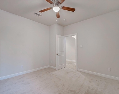 1213 W 15th 1/2 Street - Photo Thumbnail 10