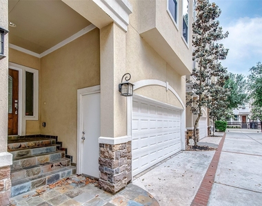 1213 W 15th 1/2 Street - Photo Thumbnail 5