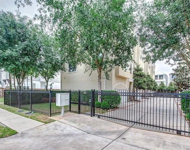 1213 W 15th 1/2 Street - Photo Thumbnail 2
