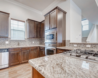 1213 W 15th 1/2 Street - Photo Thumbnail 27