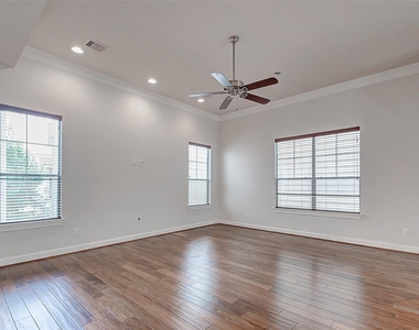 1213 W 15th 1/2 Street - Photo Thumbnail 15