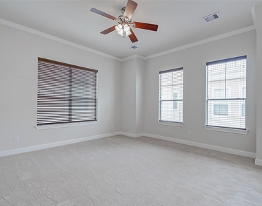 1213 W 15th 1/2 Street - Photo Thumbnail 35