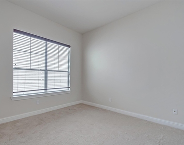 1213 W 15th 1/2 Street - Photo Thumbnail 30