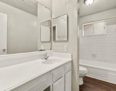 4530 Enchantedgate Drive - Photo Thumbnail 9