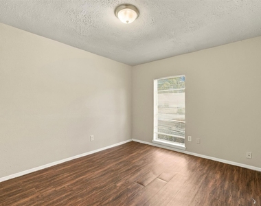 4530 Enchantedgate Drive - Photo Thumbnail 11