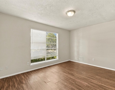 4530 Enchantedgate Drive - Photo Thumbnail 14