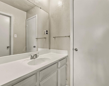 4530 Enchantedgate Drive - Photo Thumbnail 15