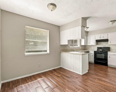 4530 Enchantedgate Drive - Photo Thumbnail 8